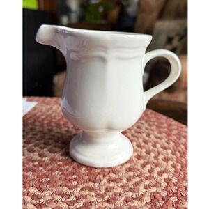 Mikasa French Countryside Creamer Pitcher White F9000 Excellent Stoneware Footed
